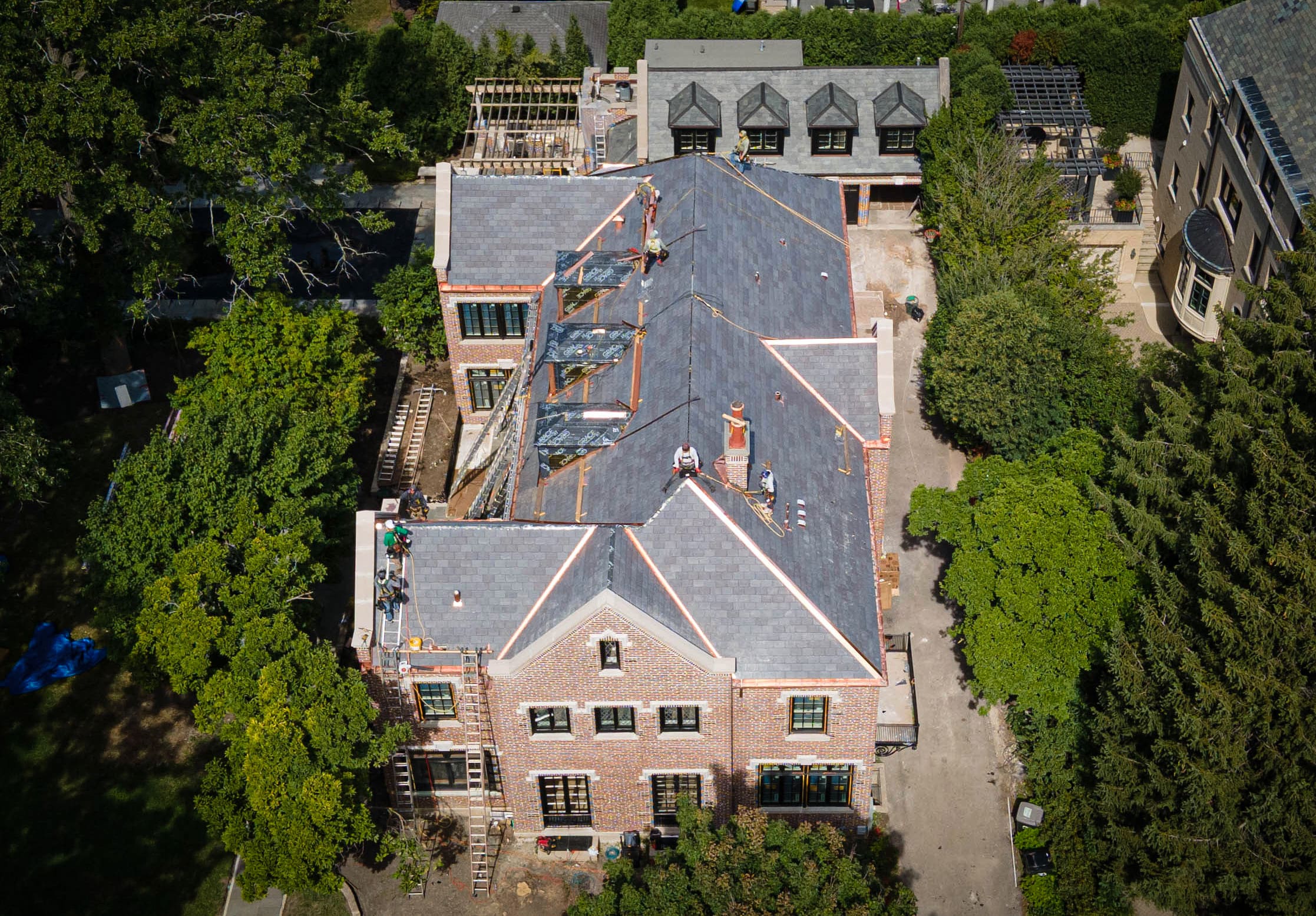 Northshore Kenilworth roofing company working on estate