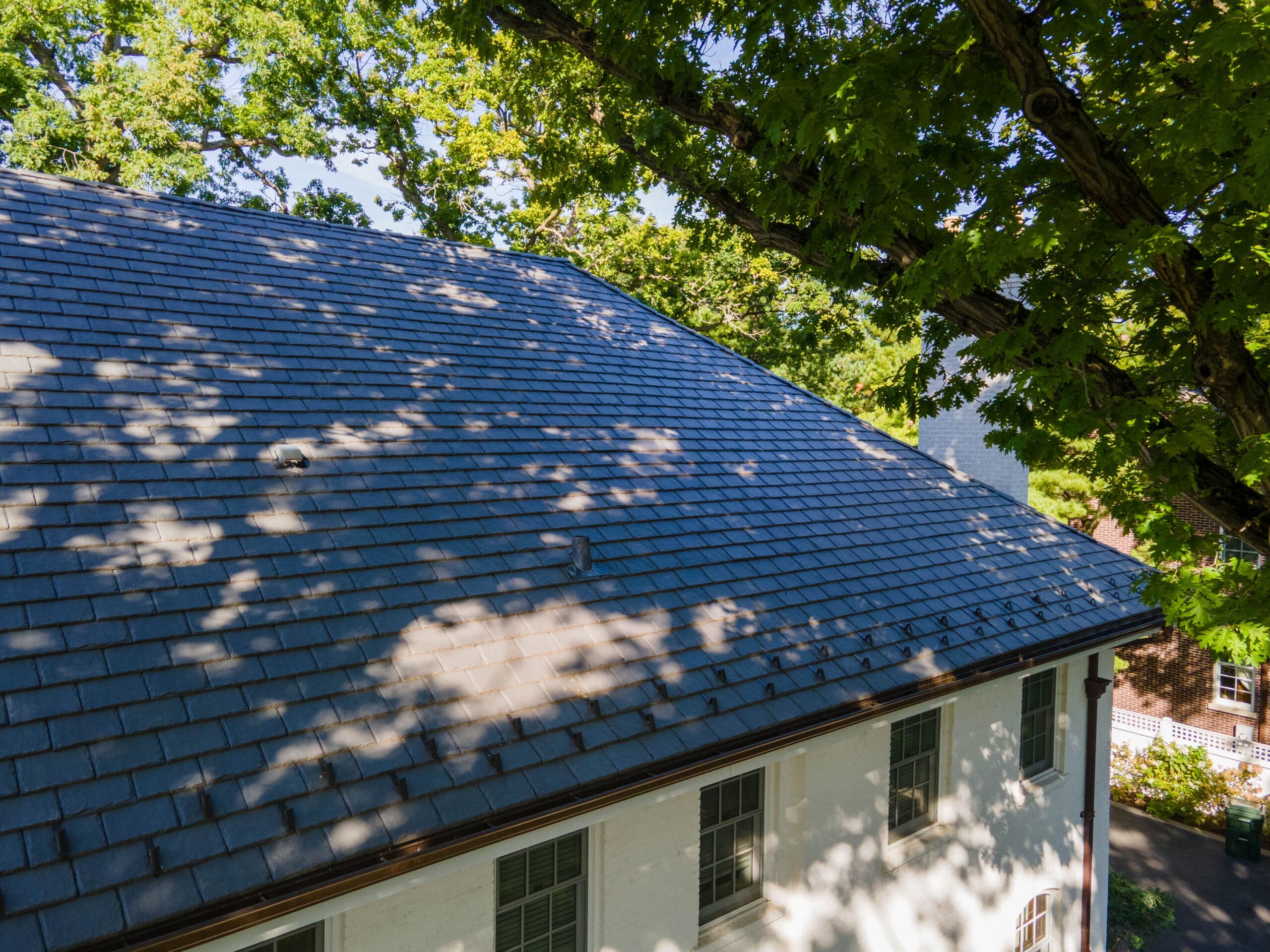 Close-up of 8-inch exposure DaVinci synthetic slate tile installation in Winnetka