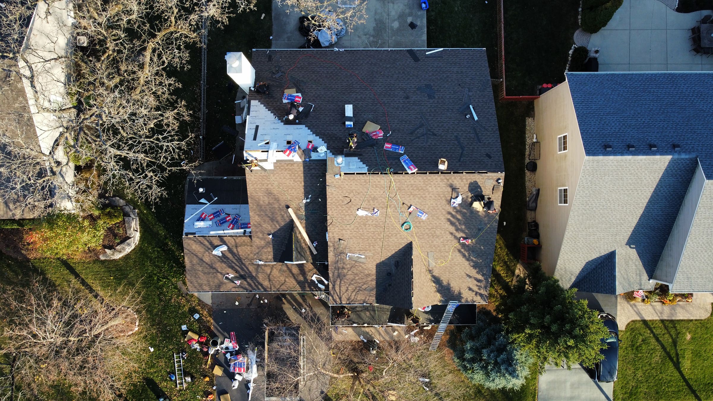 Architectural asphalt shingles designed for wind and weather resistance