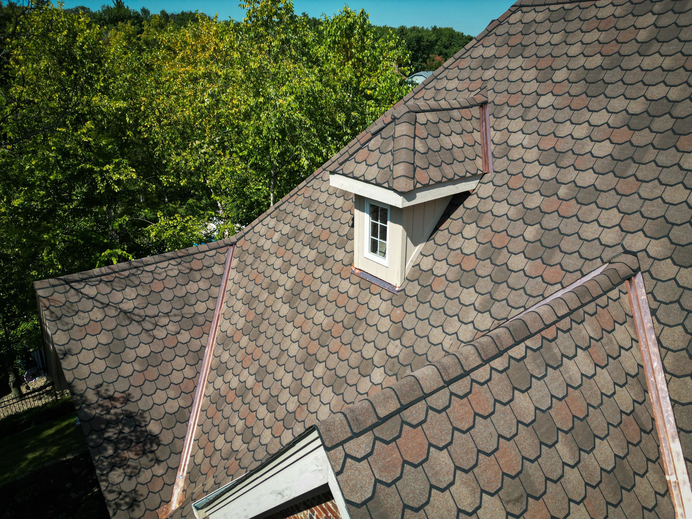 CertainTeed Grand Manor shingles with deep shadow lines and dimensional profile-2