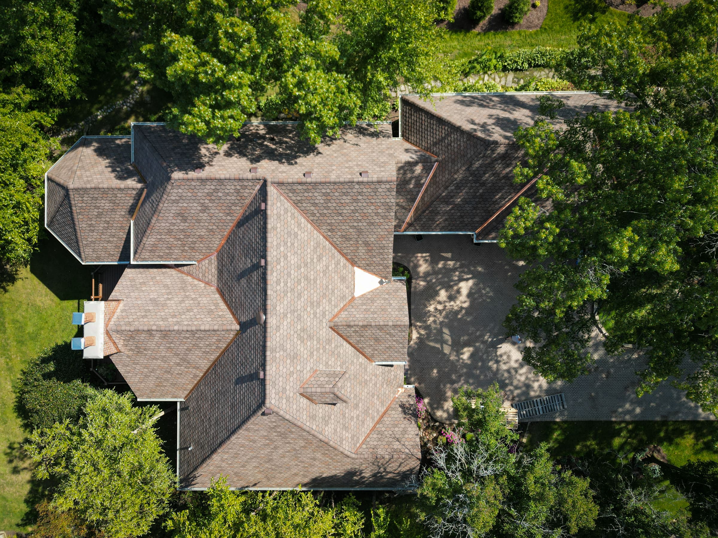 Grand Manor architectural shingles creating a slate-style roof appearance on a high-end home-2