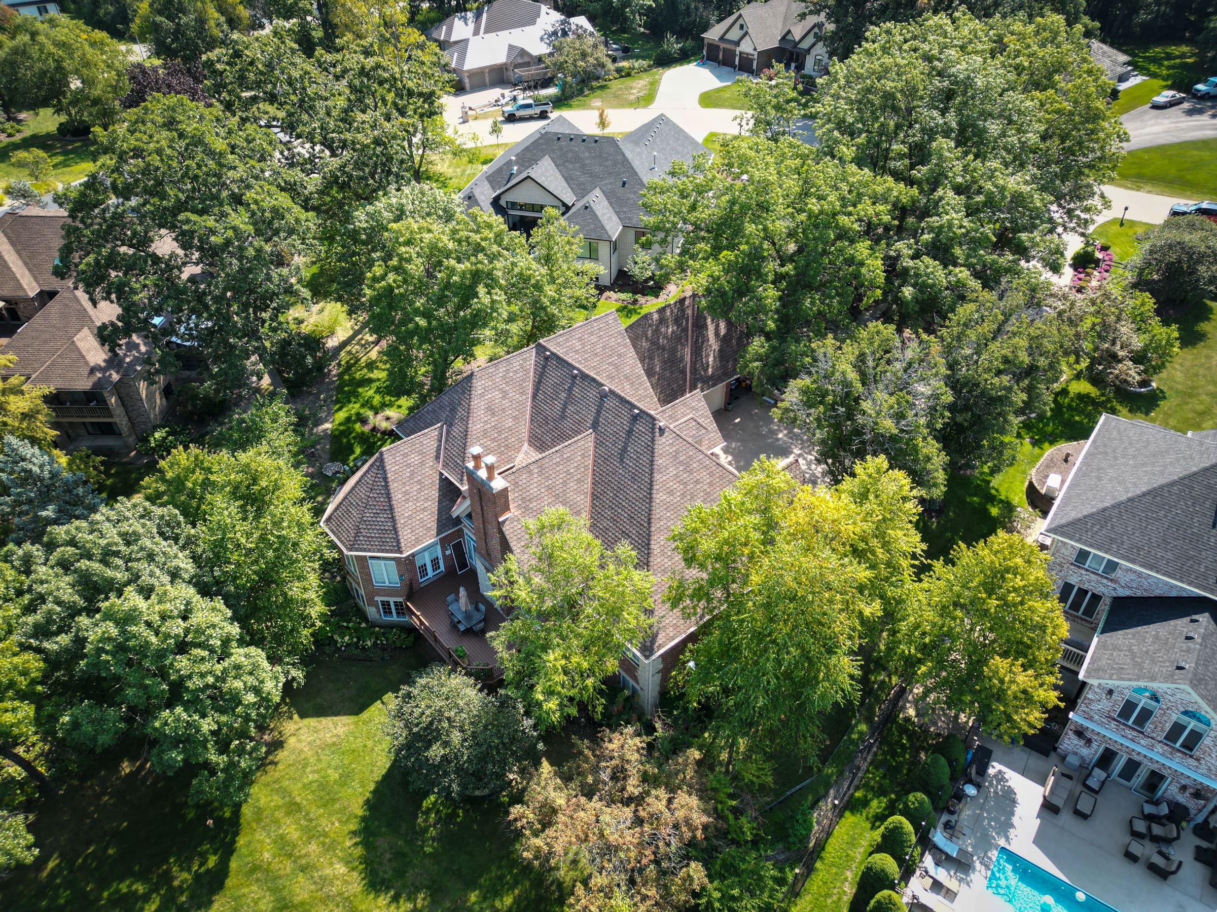Grand Manor luxury asphalt shingle roof installed by Wolf Development in Chicagoland-2